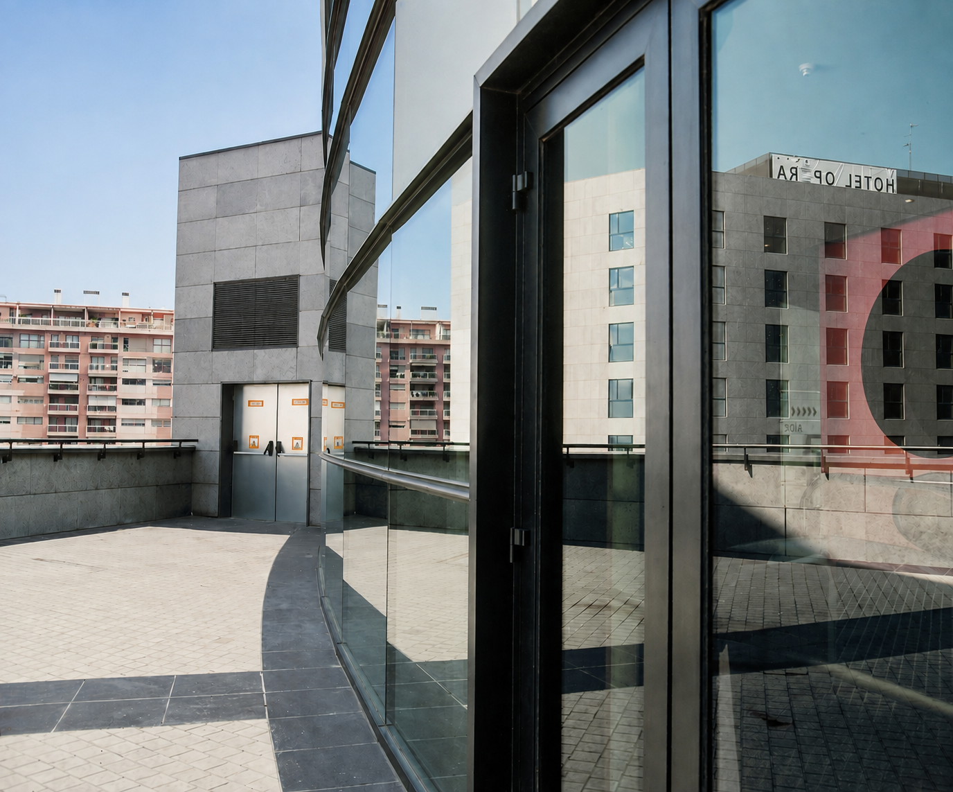 Centro Comercial Aqua Multiespacio - Puertas Andreu