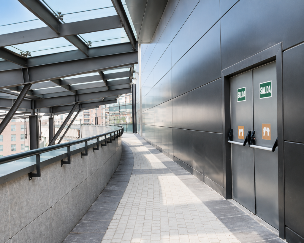 Centro Comercial Aqua Multiespacio - Puertas Andreu