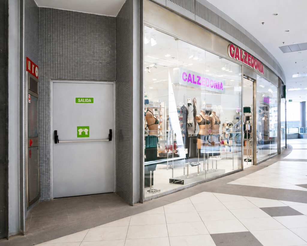 Centro Comercial Aqua Multiespacio - Puertas Andreu