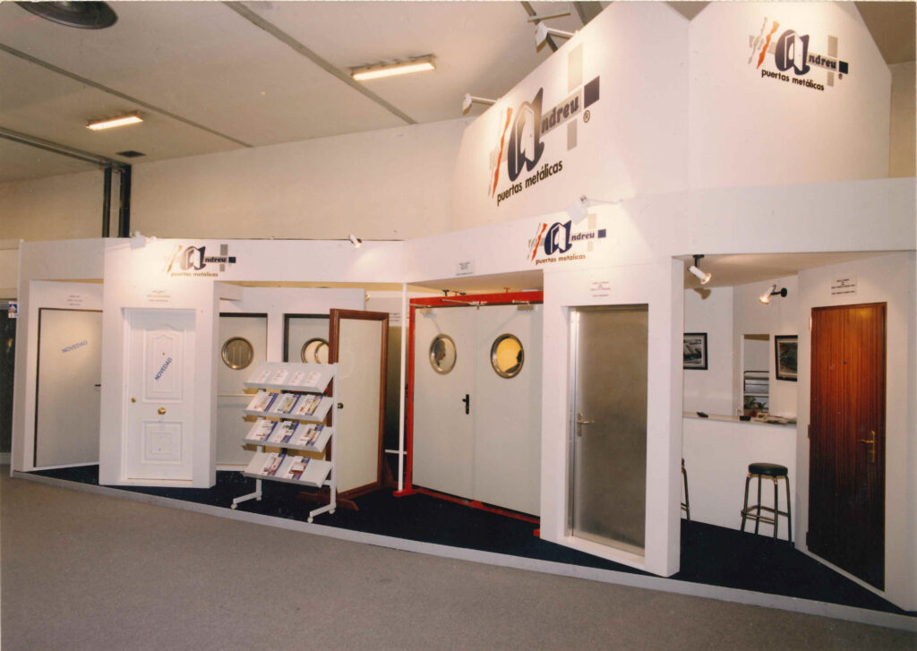 2000 Expansion et internationalisation